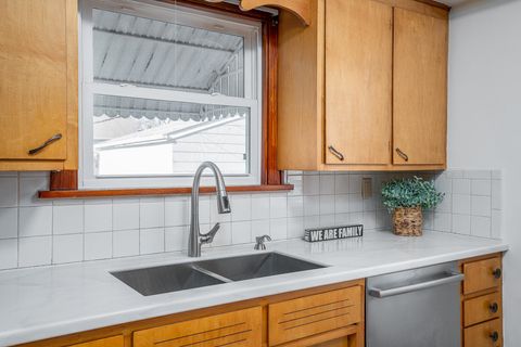 Tiny photo for 2308 Wilkes Avenue, Davenport, IA 52804 (MLS # 100000280)