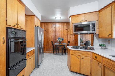 Tiny photo for 2308 Wilkes Avenue, Davenport, IA 52804 (MLS # 100000280)