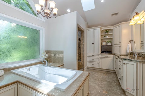 Tiny photo for 28588 N Tanglewood Court, Libertyville, IL 60048 (MLS # 12664338)