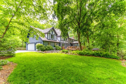 Tiny photo for 28588 N Tanglewood Court, Libertyville, IL 60048 (MLS # 12664338)