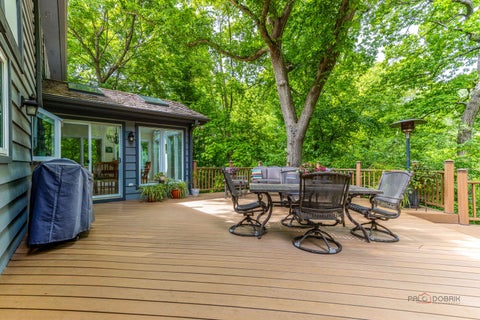 Tiny photo for 28588 N Tanglewood Court, Libertyville, IL 60048 (MLS # 12664338)