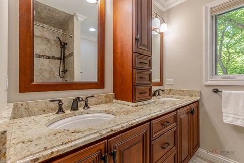 Tiny photo for 28588 N Tanglewood Court, Libertyville, IL 60048 (MLS # 12664338)