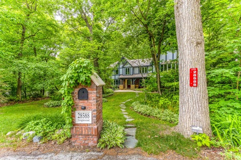 Tiny photo for 28588 N Tanglewood Court, Libertyville, IL 60048 (MLS # 12664338)