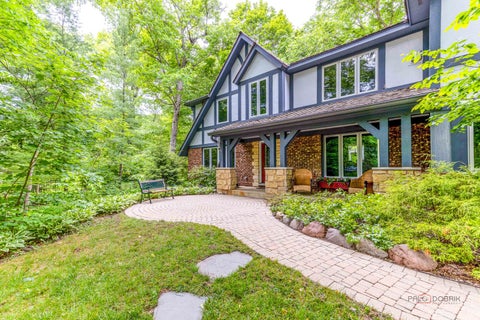 Tiny photo for 28588 N Tanglewood Court, Libertyville, IL 60048 (MLS # 12664338)
