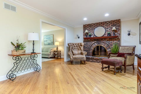 Tiny photo for 28588 N Tanglewood Court, Libertyville, IL 60048 (MLS # 12664338)