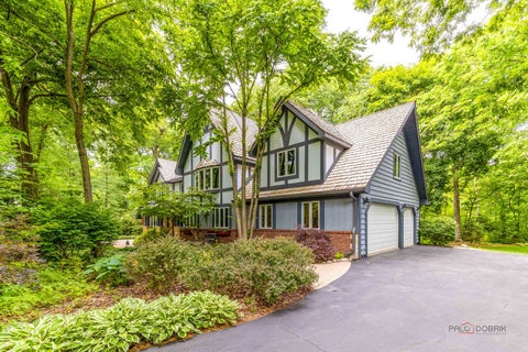 Tiny photo for 28588 N Tanglewood Court, Libertyville, IL 60048 (MLS # 12664338)