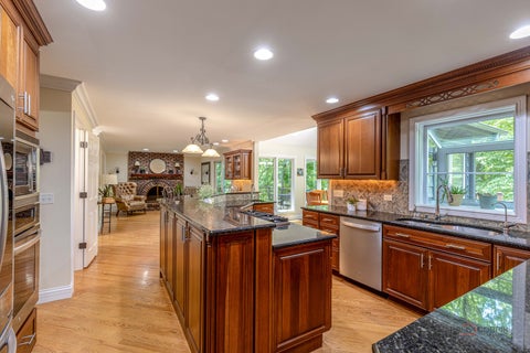 Tiny photo for 28588 N Tanglewood Court, Libertyville, IL 60048 (MLS # 12664338)