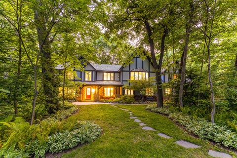 Photo of 28588 N Tanglewood Court, Libertyville, IL 60048 (MLS # 12664338)