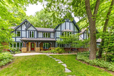 Tiny photo for 28588 N Tanglewood Court, Libertyville, IL 60048 (MLS # 12664338)