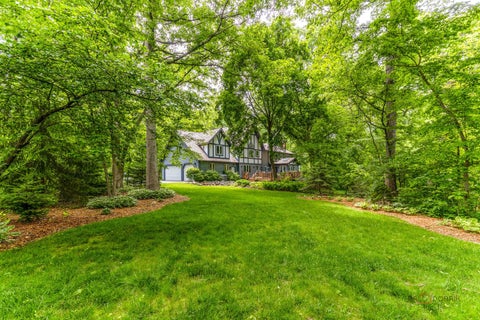 Tiny photo for 28588 N Tanglewood Court, Libertyville, IL 60048 (MLS # 12664338)