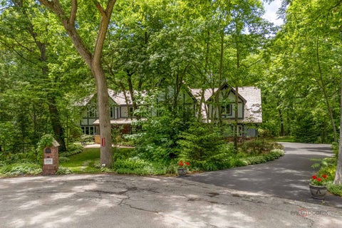 Tiny photo for 28588 N Tanglewood Court, Libertyville, IL 60048 (MLS # 12664338)