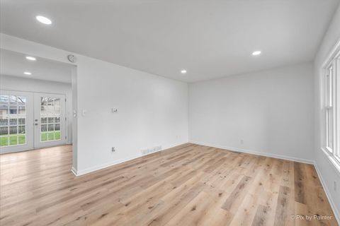 Tiny photo for Crystal Lake, IL 60014 (MLS # 12603291)