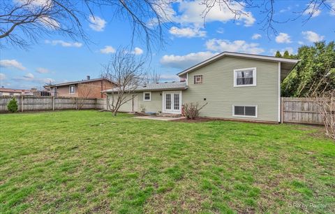 Tiny photo for Crystal Lake, IL 60014 (MLS # 12603291)