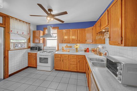 Tiny photo for 6254 N NAGLE Avenue, Chicago, IL 60646 (MLS # 12467703)