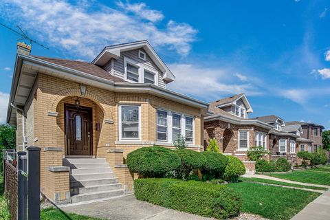 Tiny photo for 6254 N NAGLE Avenue, Chicago, IL 60646 (MLS # 12467703)