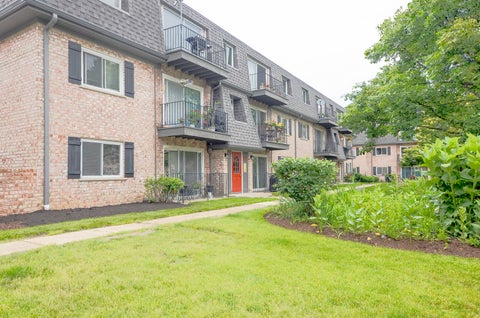 Photo of 916 S Plum Grove Road #223, Palatine, IL 60067 (MLS # 12671264)