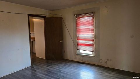 Tiny photo for 205 SHAW Street, Harrisburg, IL 62946 (MLS # EB457508)