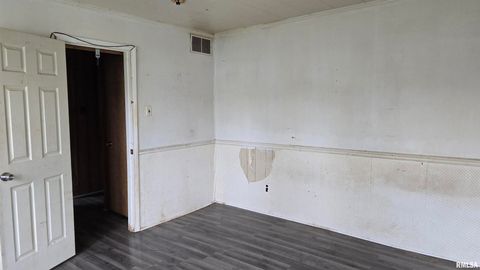 Tiny photo for 205 SHAW Street, Harrisburg, IL 62946 (MLS # EB457508)