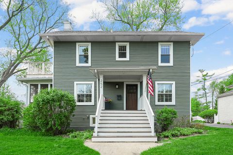Photo of 252 sunset Avenue, Glen Ellyn, IL 60137 (MLS # 12626927)