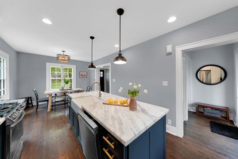Tiny photo for 252 sunset Avenue, Glen Ellyn, IL 60137 (MLS # 12626927)