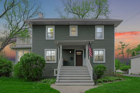 Tiny photo for 252 sunset Avenue, Glen Ellyn, IL 60137 (MLS # 12626927)