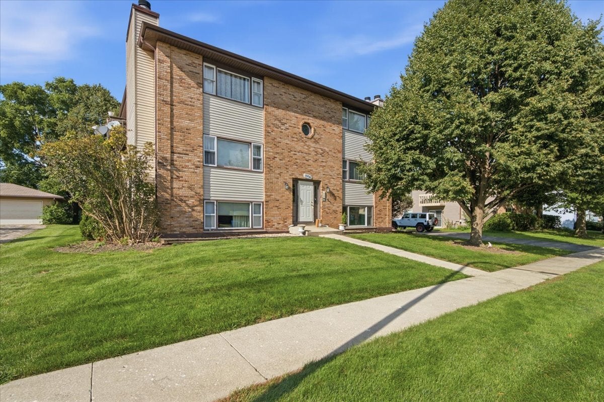 1056 MANCHESTER Court F