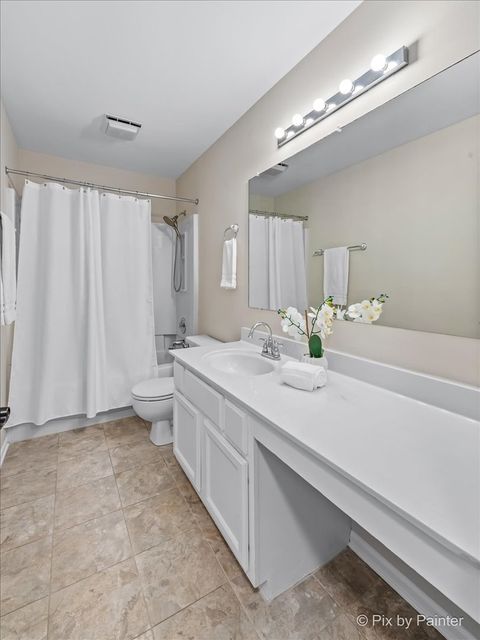 Tiny photo for 20 Coolidge Court #B, Streamwood, IL 60107 (MLS # 12496912)