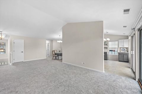 Tiny photo for 20 Coolidge Court #B, Streamwood, IL 60107 (MLS # 12496912)