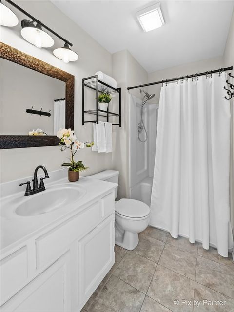 Tiny photo for 20 Coolidge Court #B, Streamwood, IL 60107 (MLS # 12496912)