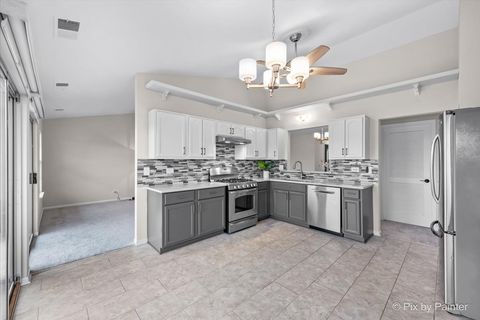 Tiny photo for 20 Coolidge Court #B, Streamwood, IL 60107 (MLS # 12496912)