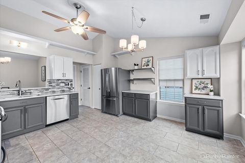 Tiny photo for 20 Coolidge Court #B, Streamwood, IL 60107 (MLS # 12496912)