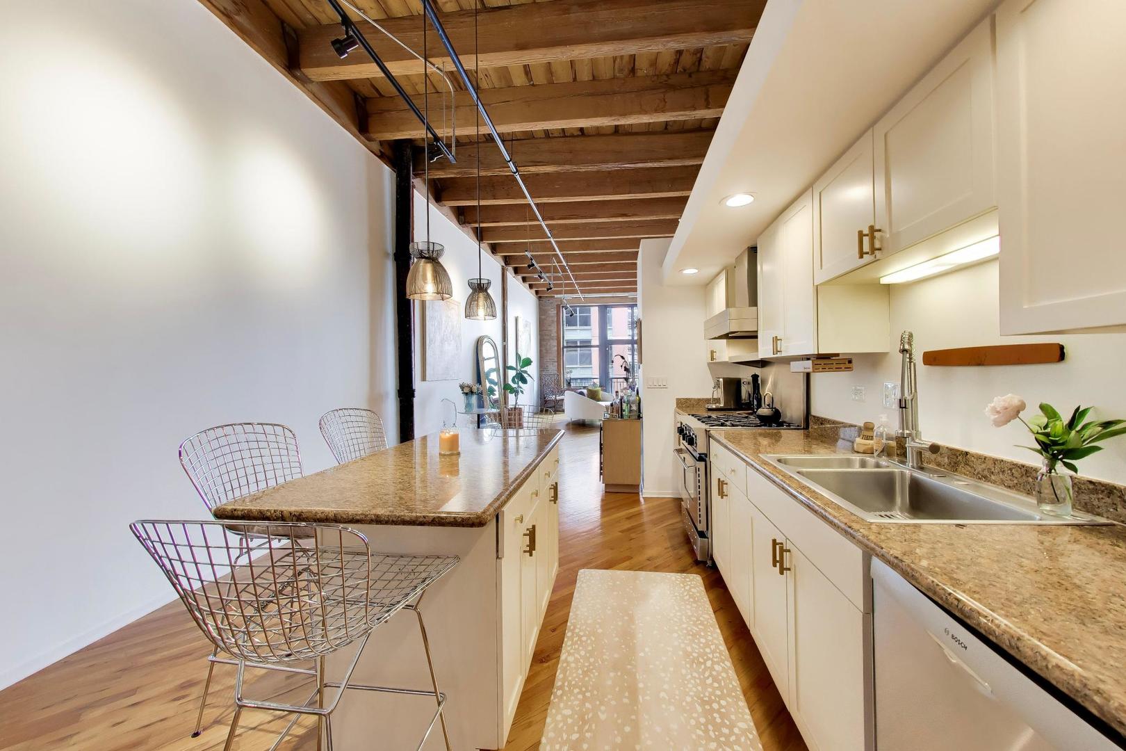 616 W Fulton Street 503