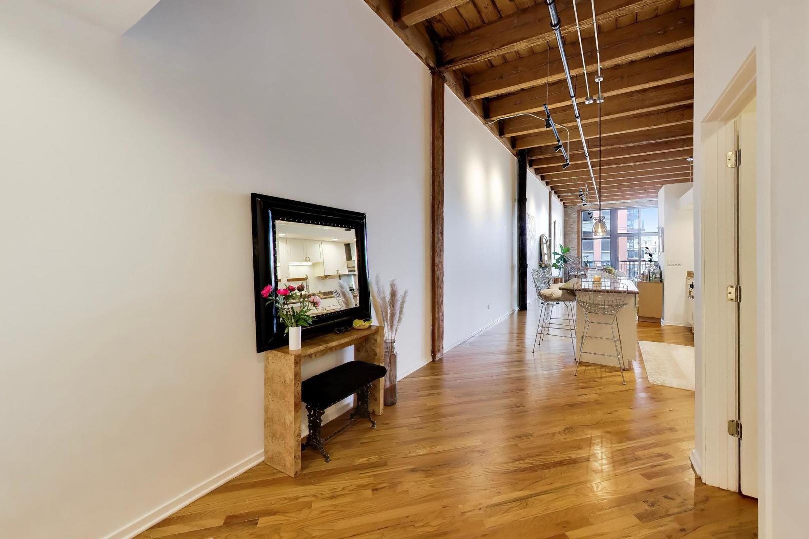 616 W Fulton Street 503