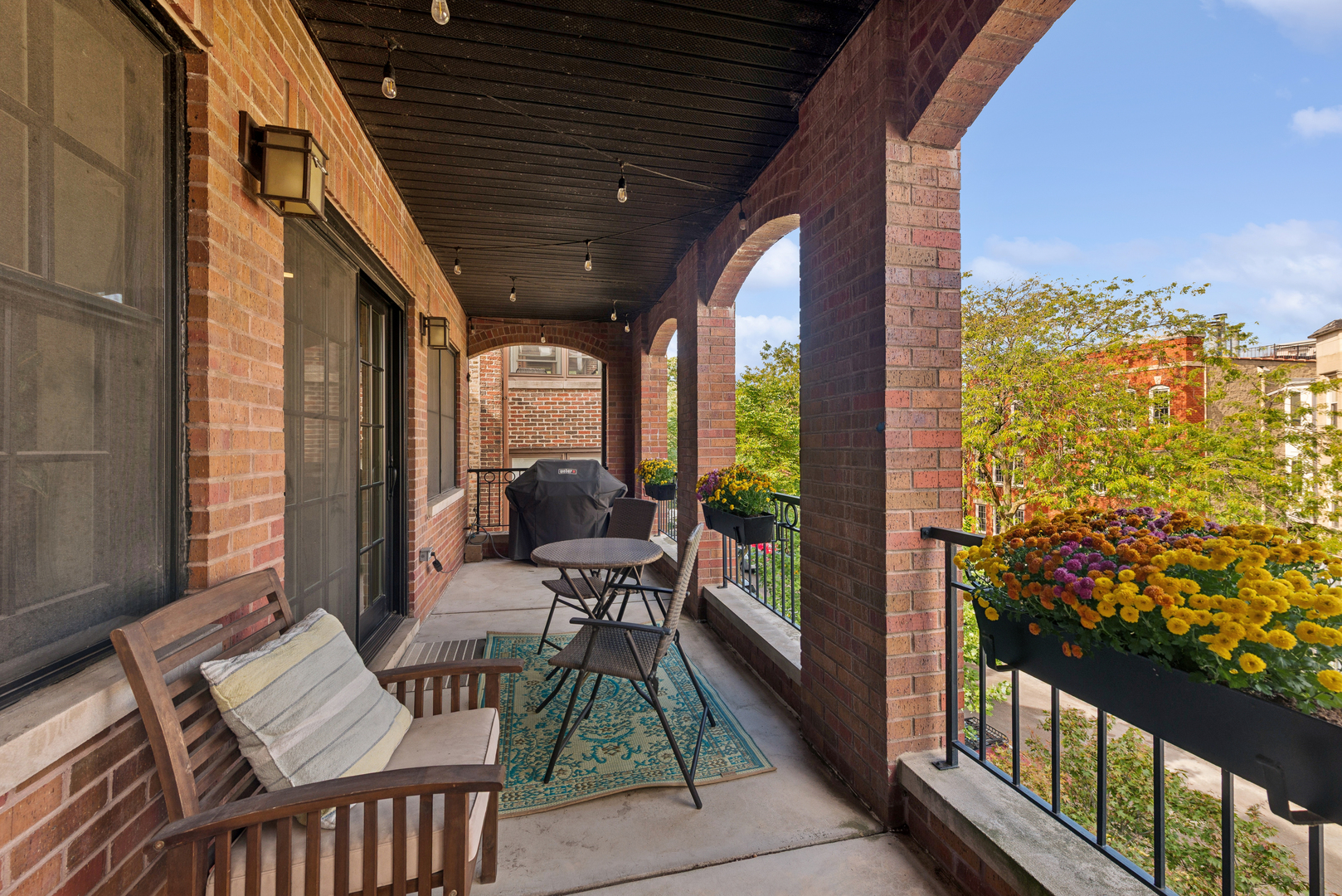 627 W Buckingham Place 3