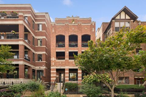 Photo of 627 W Buckingham Place #3, Chicago, IL 60657 (MLS # 12467153)