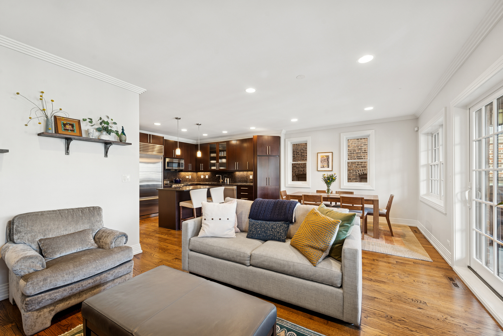 627 W Buckingham Place 3