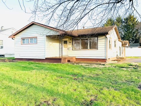 Photo of 502 W ELM St, Hoopeston, IL 60942 (MLS # 12603209)