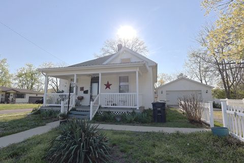 Photo of 501 N Shelby Avenue, Salem, IL 62881 (MLS # 12613292)