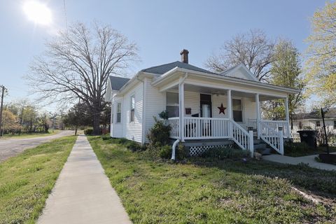Tiny photo for 501 N Shelby Avenue, Salem, IL 62881 (MLS # 12613292)