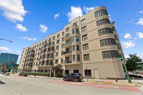 Photo of 520 N Halsted Street #305, Chicago, IL 60642 (MLS # 12727662)