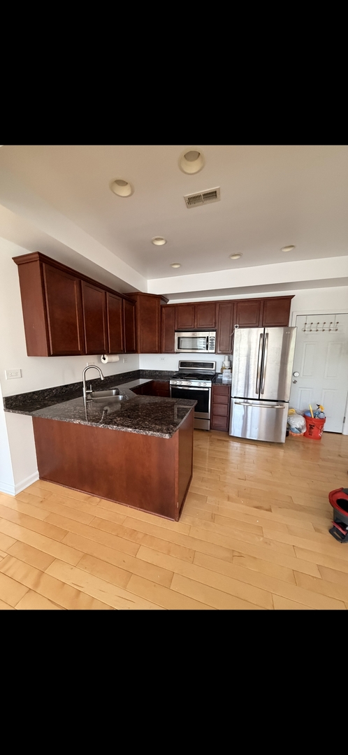 4944 N KIMBALL Avenue 3E