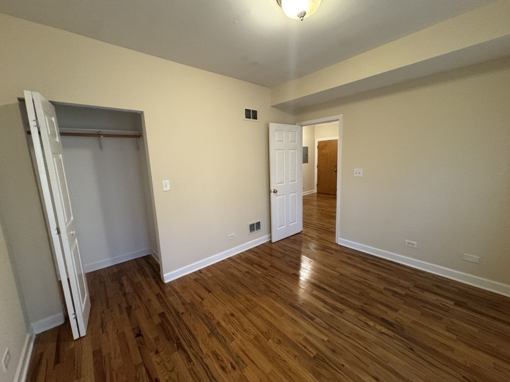 2257 W ROSEMONT Avenue 1