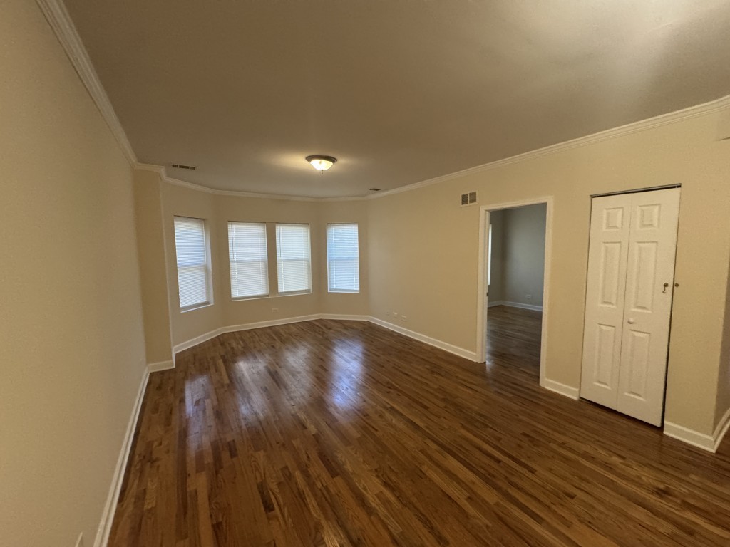 2257 W ROSEMONT Avenue 1