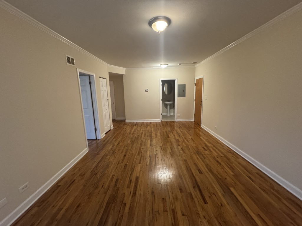 2257 W ROSEMONT Avenue 1