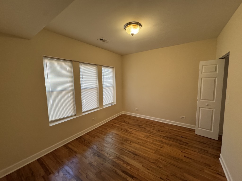 2257 W ROSEMONT Avenue 1