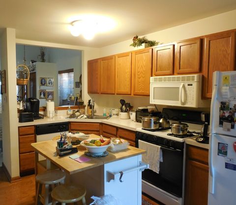 Tiny photo for 420 Hidden Creek Lane #420, North Aurora, IL 60542 (MLS # 12497830)