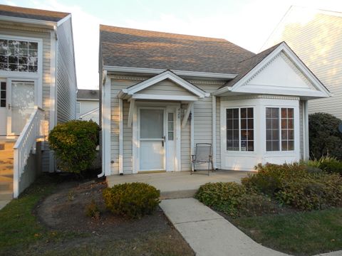 Tiny photo for 420 Hidden Creek Lane #420, North Aurora, IL 60542 (MLS # 12497830)