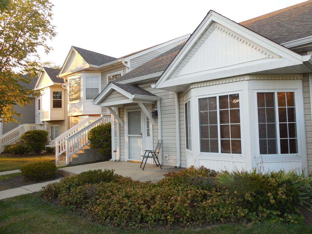 Photo for 420 Hidden Creek Lane #420, North Aurora, IL 60542 (MLS # 12497830)