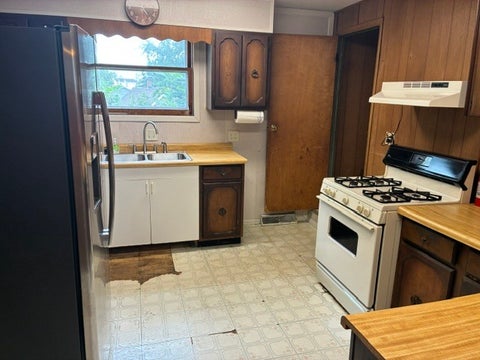 Tiny photo for 305 S Lumber Street, Bloomington, IL 61701 (MLS # 12763450)