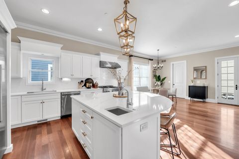 Tiny photo for 749 E Sunnyside Avenue, Libertyville, IL 60048 (MLS # 12558513)